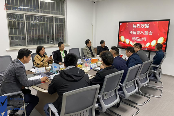 與(yu) 魏理想董事長以及在場的企業(ye) 家們(men) 進行了深入的分析與(yu) 交流
