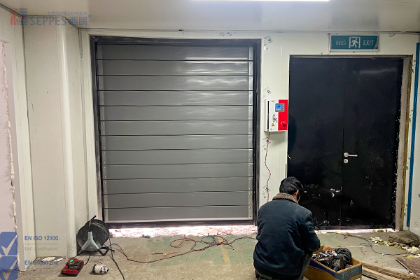 上海化妝品工廠硬質快速門